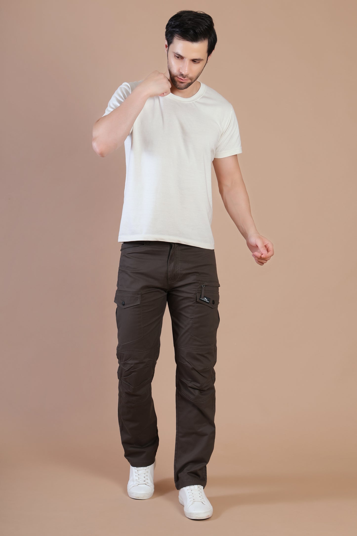 Multi-Pocket Outdoor Cargo Pants – Rugged Style Brown