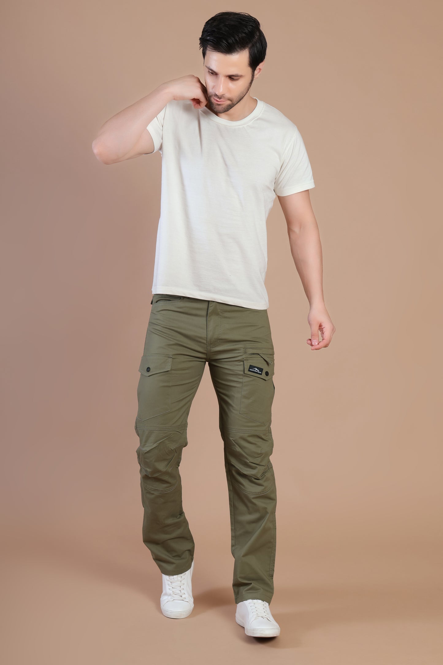 Multi-Pocket Outdoor Cargo Pants – Rugged Style Olive